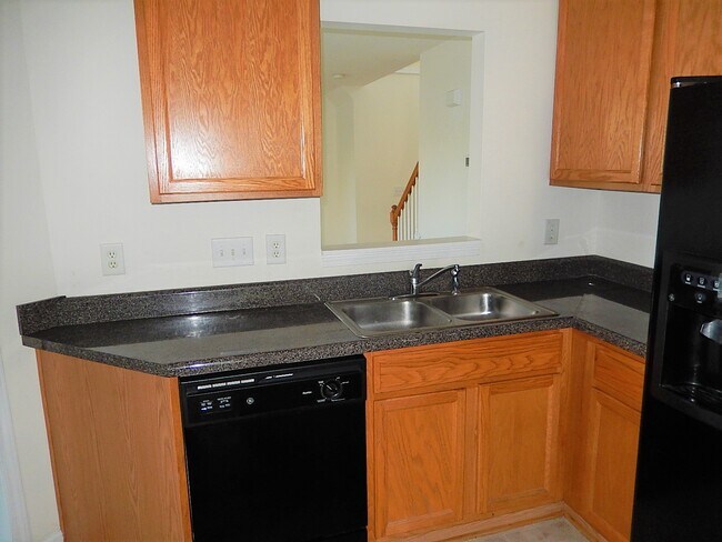 Building Photo - 1421 Springshire Ct