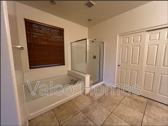 Building Photo - 1305 E Nightingale Ln
