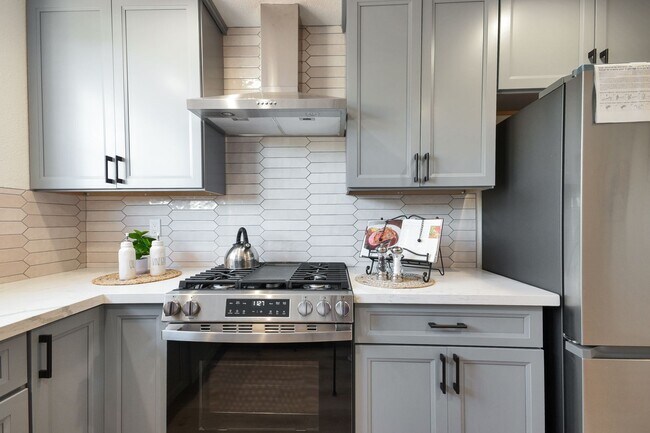 Building Photo - Beautifully Remodeled 3 Bedroom Home Near Stanford & Major Tech Campuses!