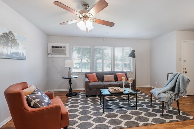 Building Photo - 418 Saratoga Dr