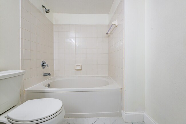 Building Photo - 602 Villa Cir
