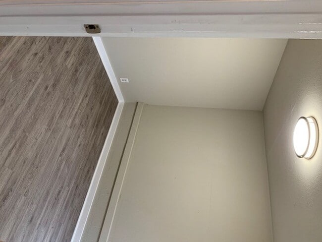 Building Photo - 3 bedroom 3 bath house in Midtown!! Available July 2026!