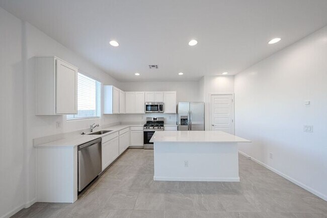 Building Photo - ONE MONTH RENT FREE!! NEW 5 BEDROOM 3 BATHROOM HOME AVILABLE FOR RENT!