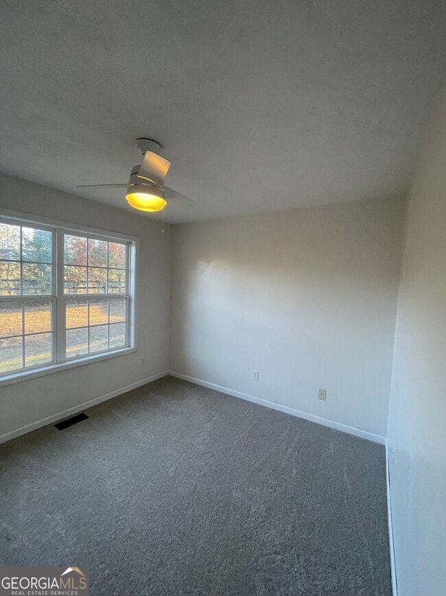 Building Photo - 721 Meadow Spring Dr