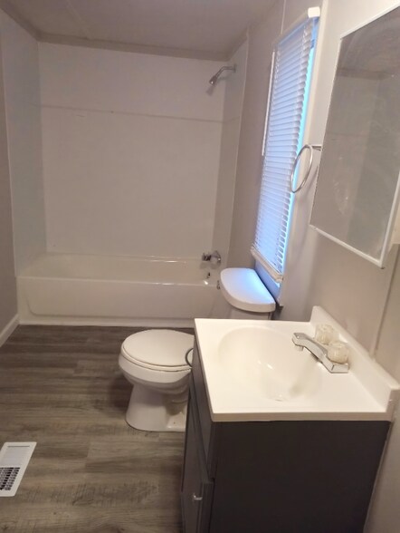 Building Photo - 777 E Yerby St