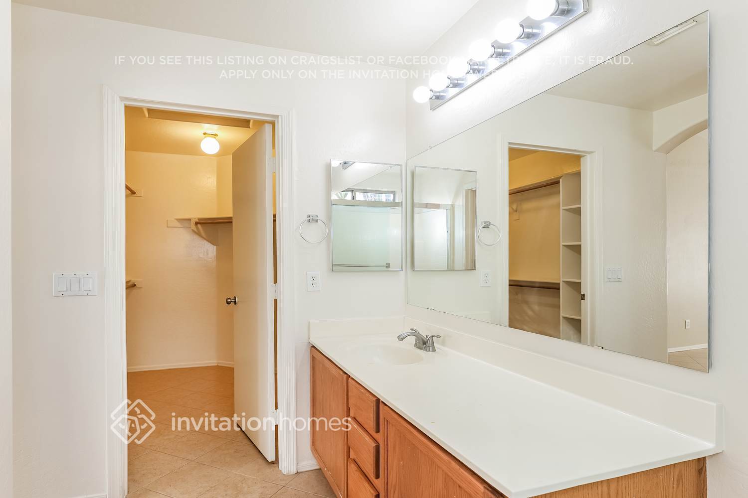 Building Photo - 9121 W MacKenzie Dr