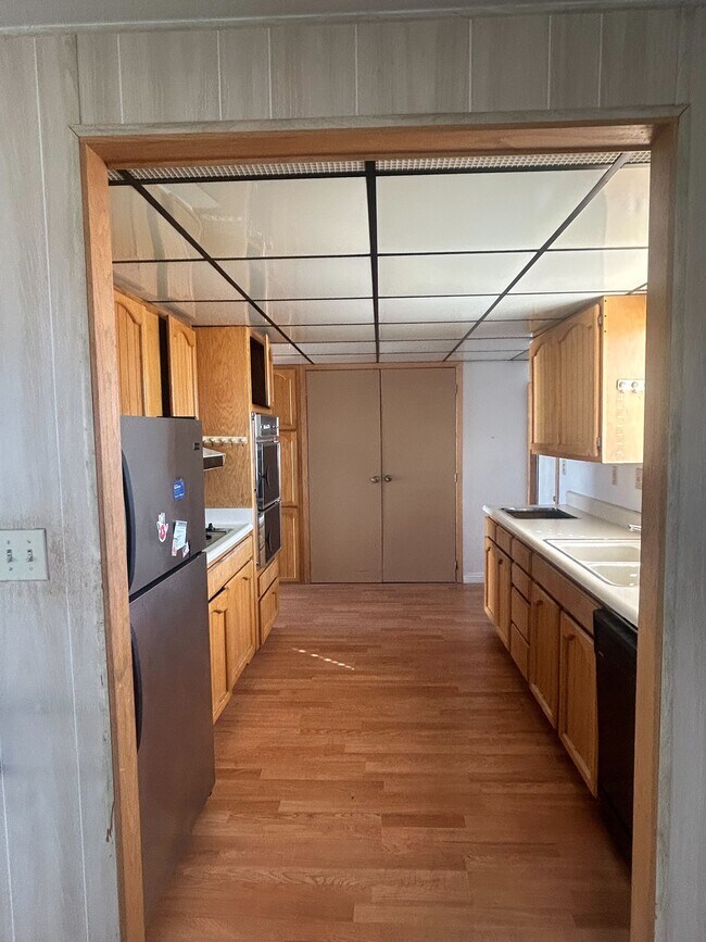 Building Photo - 3601 E Wyoming Ave