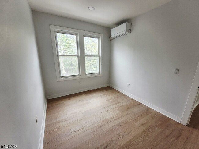 Building Photo - 49 Union Pl