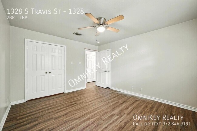 Building Photo - 1328 S Travis St