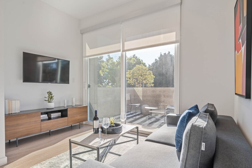 Building Photo - 5851 W 88th St