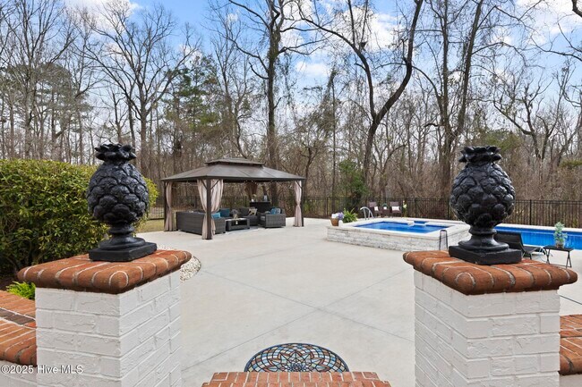 Building Photo - 346 Royal Bluff Rd