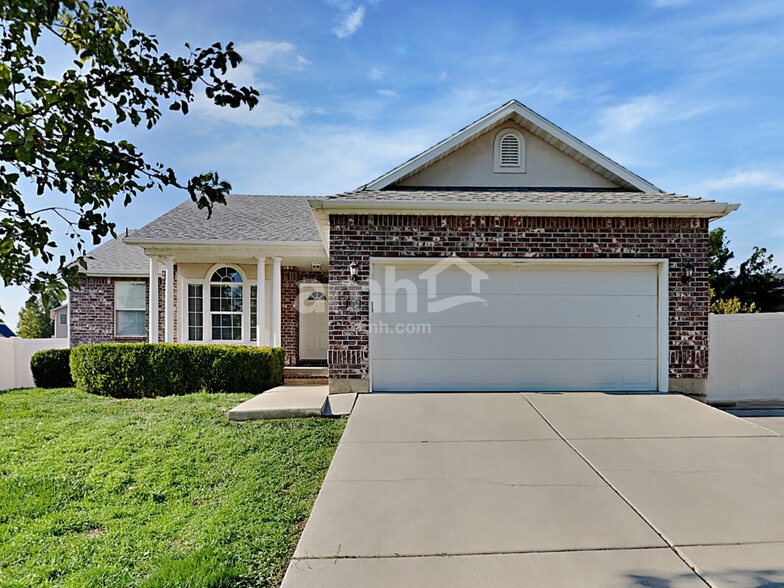 Primary Photo - 169 E 2400 S