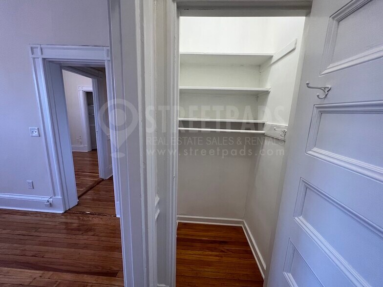 Building Photo - 2 Ware St