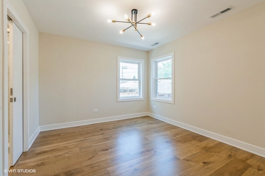 Building Photo - 7026 W Diversey Ave