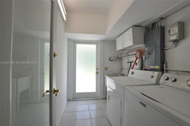 Building Photo - 11111 SW 78th Ct