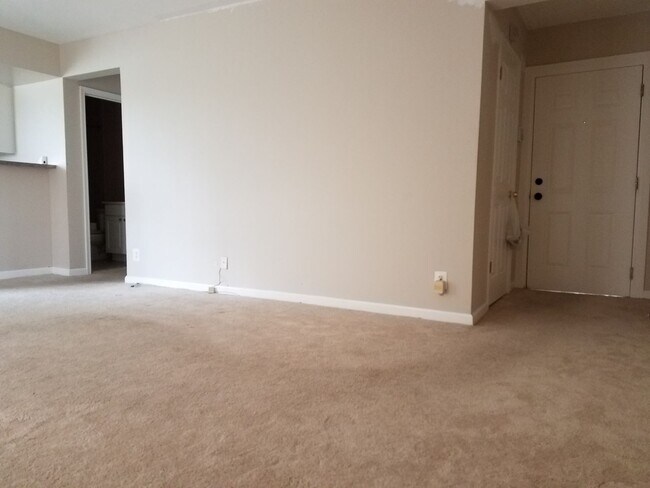 Building Photo - 2500 Markham Ln