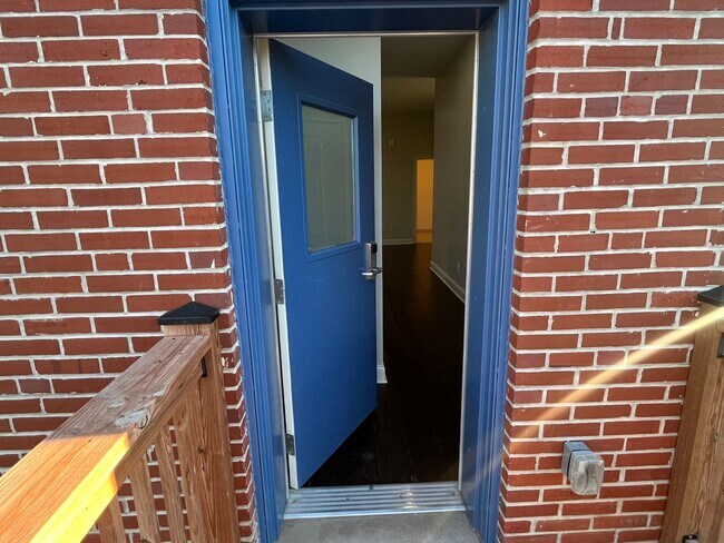 Building Photo - 4459 Swan Ave - Sassafras