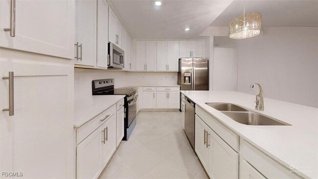 Building Photo - 15375 Grn Acrs Ave