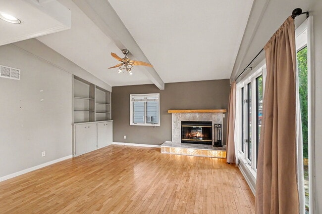 Building Photo - Well Maintained 3 bedroom Rental Home- $1650/Month