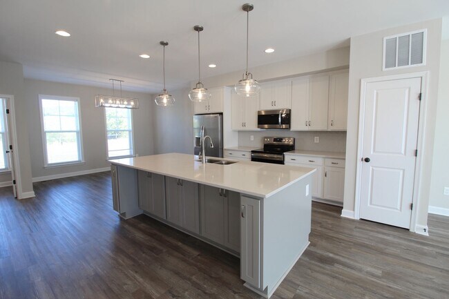 Building Photo - 3398 Monterey Dr