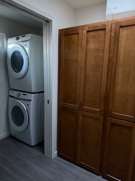 Building Photo - 5564 E Camden St