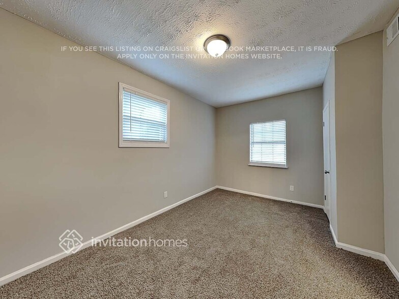 Building Photo - 2871 Knollview Dr