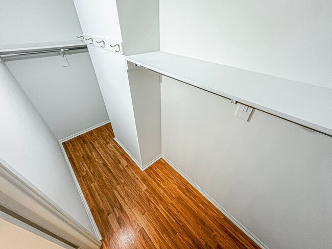 Building Photo - Newly Renovated 3 Bed 2.5 Bath Condo With ...