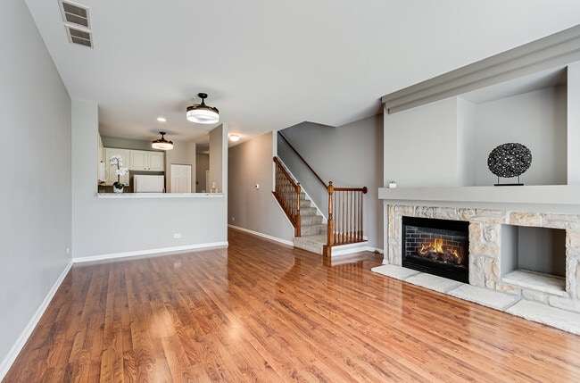 Building Photo - 913 Genesee Dr