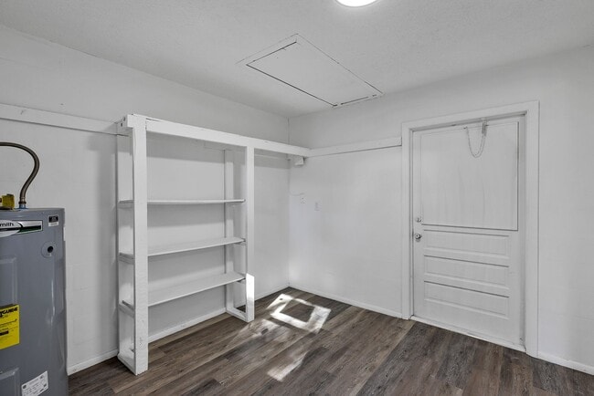 Building Photo - Charming 3-Bedroom Home with Porches in Eagle Lake