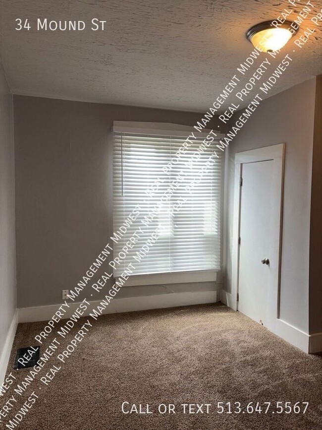 Building Photo - 34 Mound St