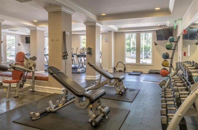 Building Photo - 533 NE 3rd Ave