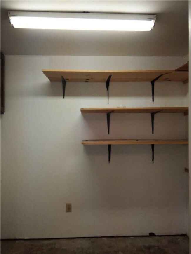 Building Photo - Cozy 3 Bed / 2 Bath Single-Family Home for...