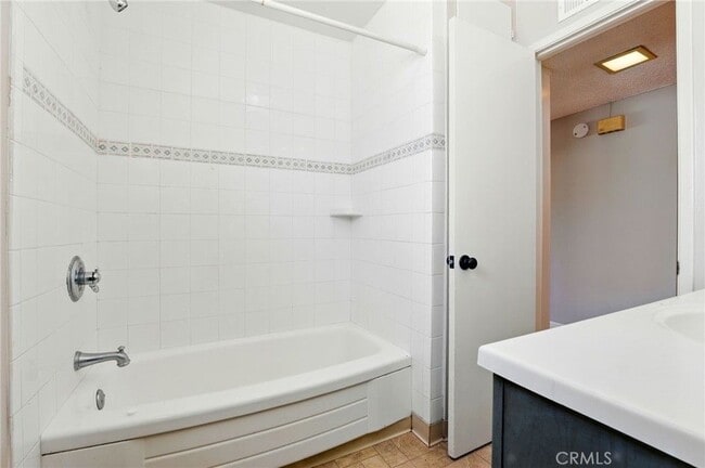 Building Photo - 413 E Bradrick Dr