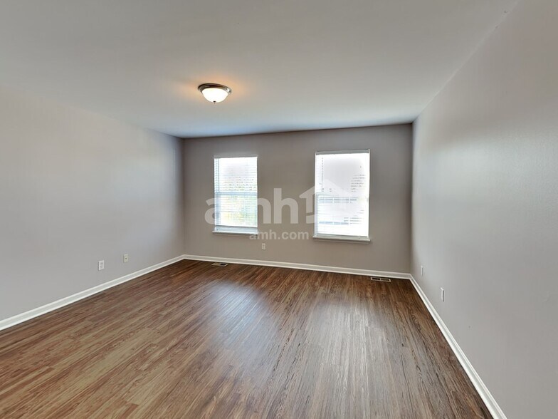 Building Photo - 204 Stearn Dr