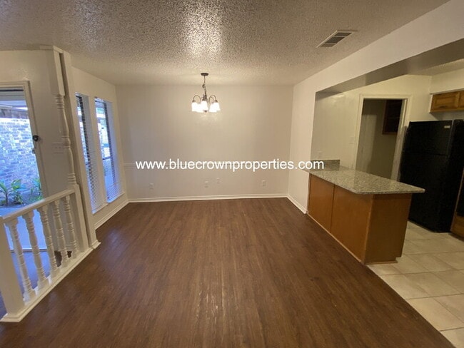 Building Photo - 139 Wildwood Dr