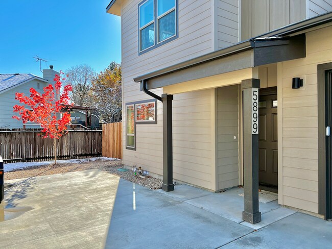 Building Photo - 5899 Castle Dr