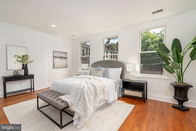 Building Photo - 1683 35th St NW