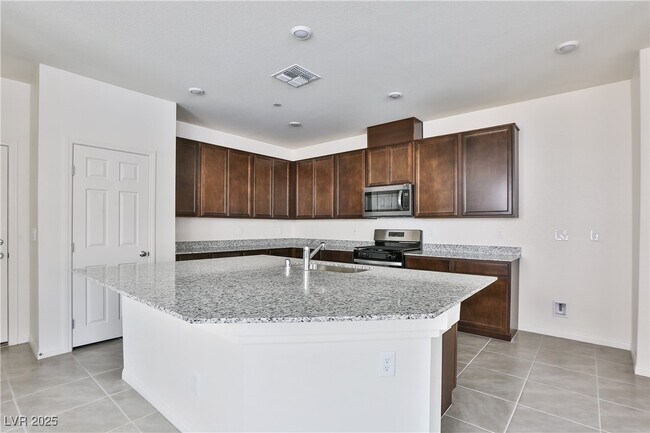 Building Photo - 3464 Covilha Ln