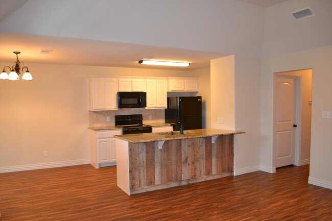 Building Photo - 508 W Hull St