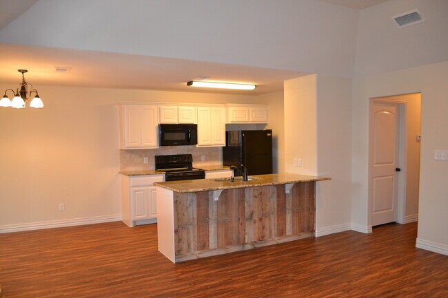 Building Photo - House for Lease in Denison