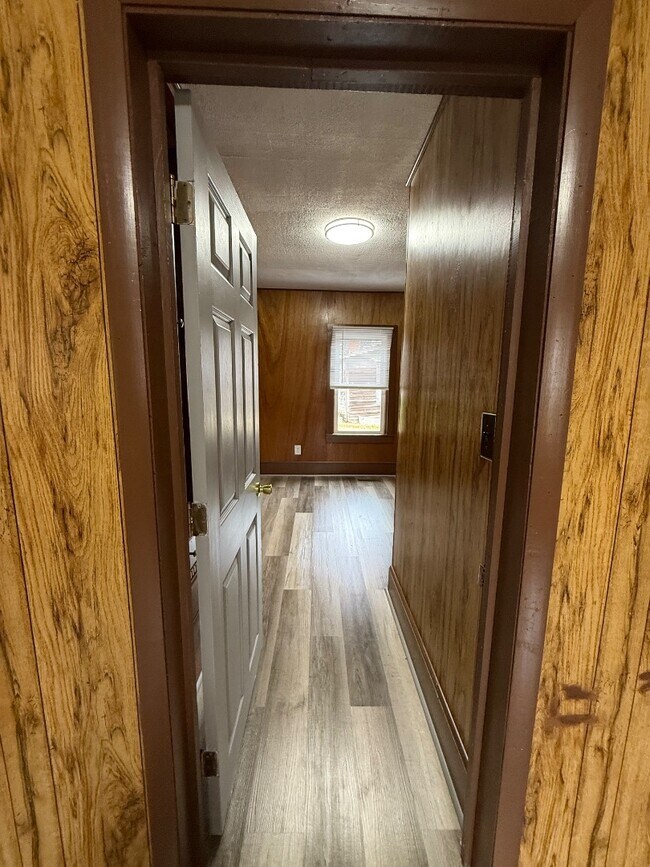 Building Photo - 221 Valley Pike Rd