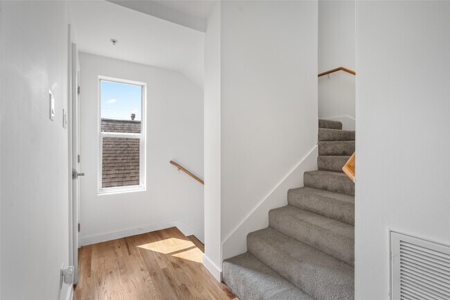 Building Photo - 5712 Winsome Ln