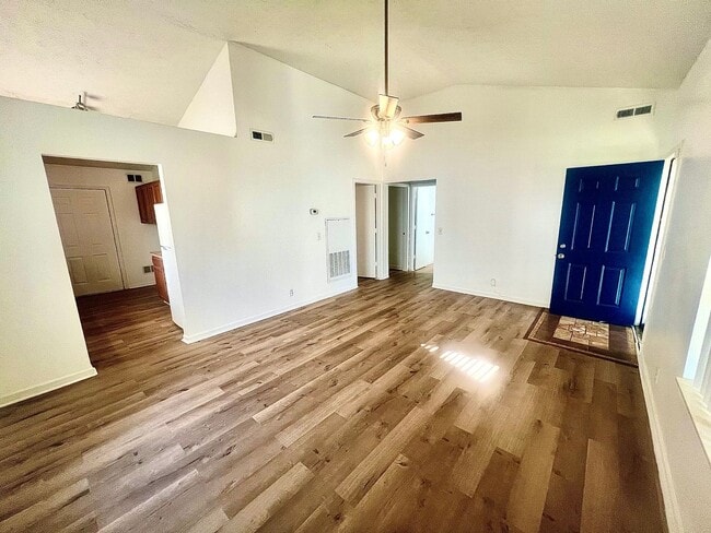 Building Photo - Buena Vista Cottage for Rent!