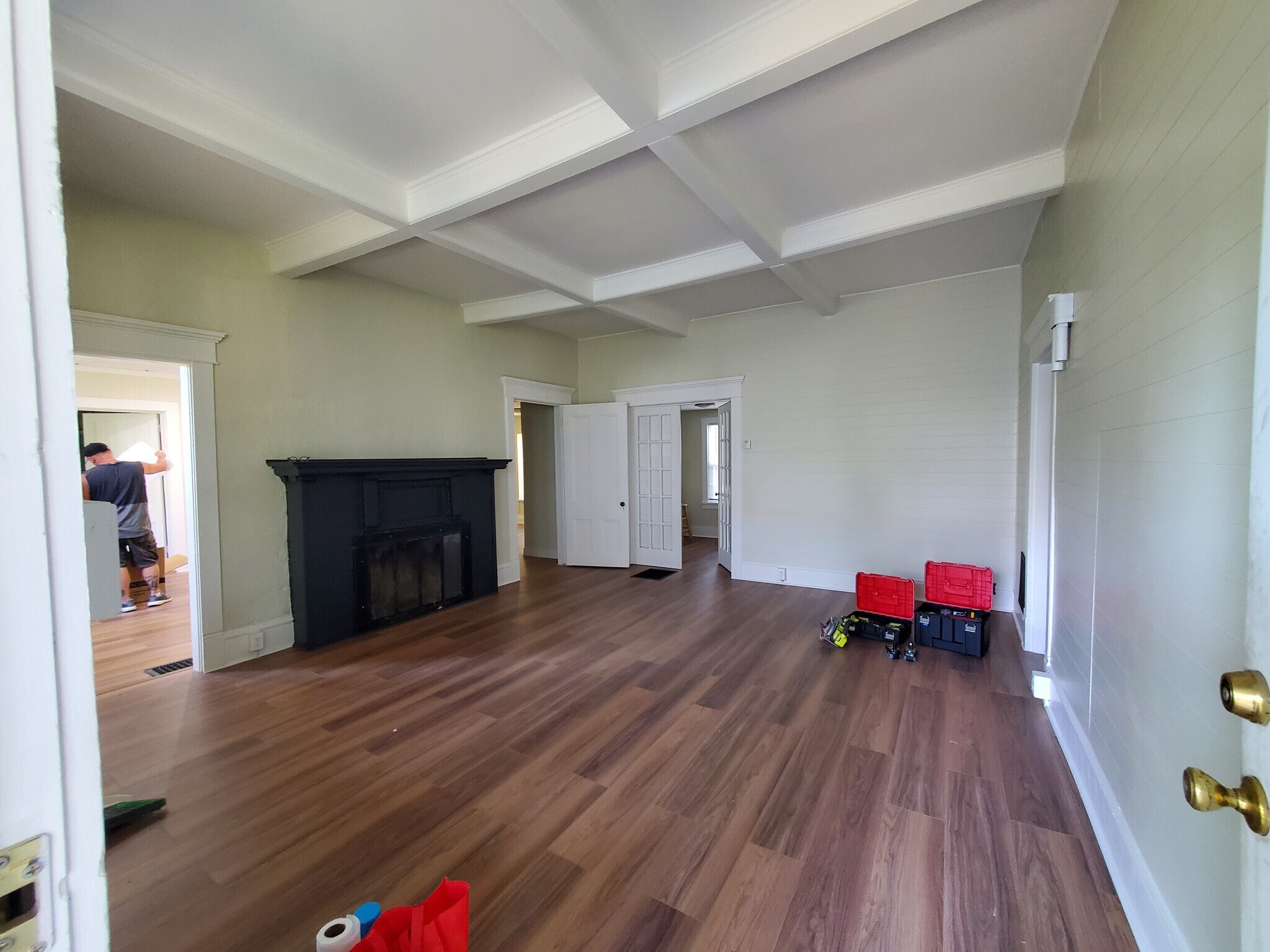Building Photo - 402 S Black Ave