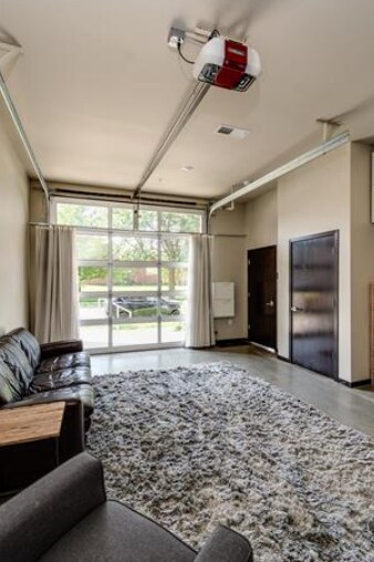 Building Photo - 803 E Mifflin St