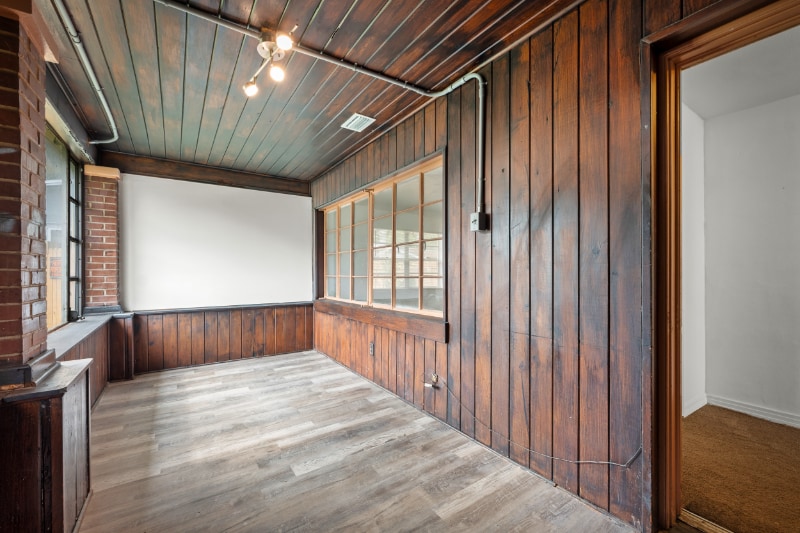 Building Photo - 1025 W 25th St