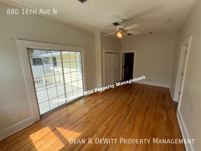 Building Photo - 880 16th Ave N