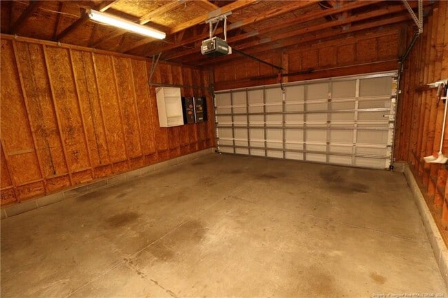 Building Photo - 5013 Sunny Creek Ln
