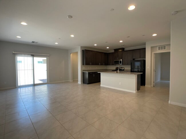 Building Photo - 4 BED 2 BATH 2 CAR GARAGE SINGLE STORY SINGLE FAMILY HOME w/ PAVED BACKYARD IN CADENCE COMMUNITY,...