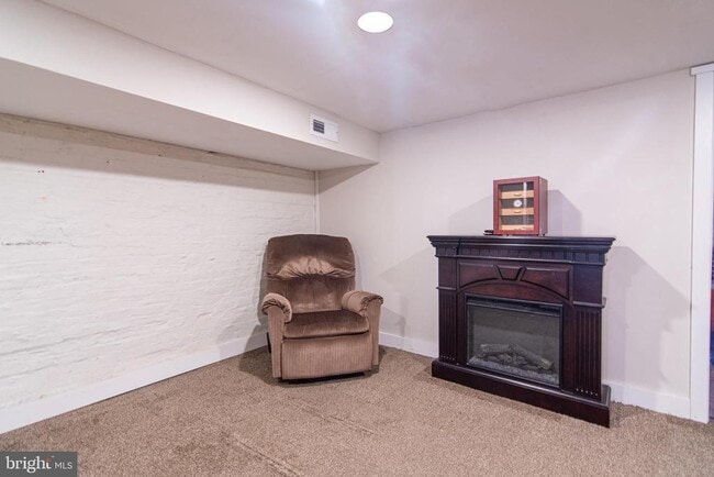 Building Photo - 128 S Ellwood Ave